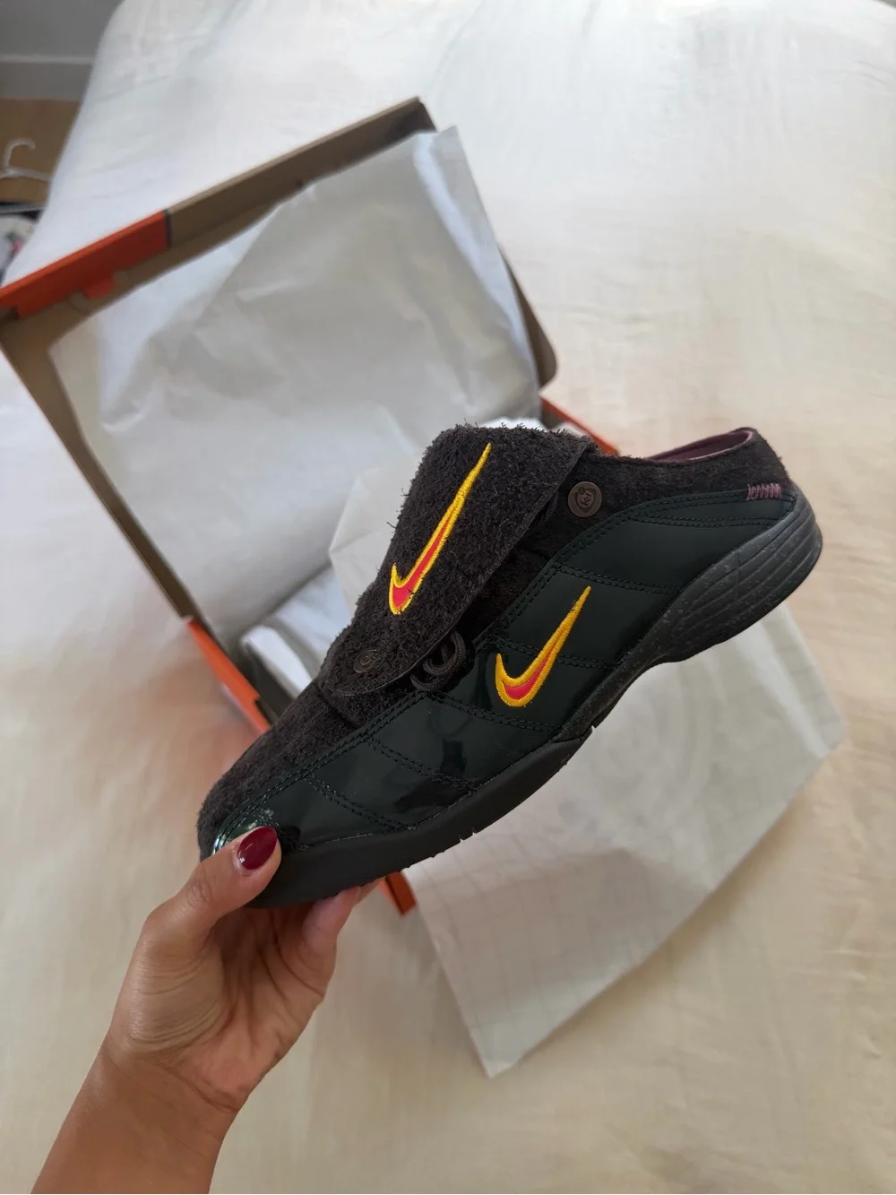 Nike Total 90 x  KOI - NWT brown mule